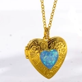 Goldene Herz-Medaillon-Halskette mit blauem Opal-Inlay und Blumen gravur - Blau