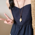 Collana in pelle con ciondolo a conchiglia naturale e perle in legno artigianali - Conchiglia