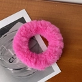 Plüschiger Kunstpelz Haargummi in hellem Rosa mit hoher Elastizität für Zöpfe - Fuchsia