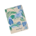 Funda de pasaporte en cuero beige con estampado de hojas tropicales y texto PASSPORT - Estampado de Plantas de Hoja Ancha
