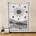 Dettaglio di un arazzo nordico con motivi mistici di sole e luna su una parete bianca - 73X95CM / GT2021410-4 Tessuto Spazzolato