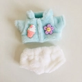 Hellblauer Plüsch-Hoodie und weiße Shorts mit Eiscreme-Aufnäher für 17cm Puppen - Passend für 17cm Puppe / Plüsch-T-Shirt + Shorts / Obstgrün