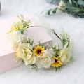 Blumenkrone für Bräute mit cremefarbenen Rosen und gelben Sonnenblumen auf Draht - Creme-Gelbe-Sonnenblumen-Kombination