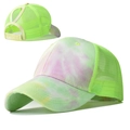 Detailansicht der Tie-Dye-Pferdeschwanz-Kappe mit atmungsaktivem neongrünem Netzgewebe - Verstellbar / Grün