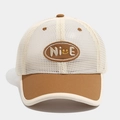 Detailansicht aus cremefarbenem Netz und braunem Schirm mit NICE Smiley-Stickerei - 52cm 2-5 Jahre Alt / Dunkelbeige