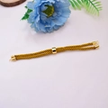 Detalle de pulsera de cordón milanés trenzado marrón dorado con cierre ajustable de oro 18K - Amarillo Tierra