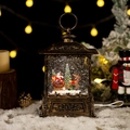 Farol de Navidad vintage en bronce con trineo de Papá Noel y efecto de nieve con LED - Papá Noel de Cristal Tallado Retro Grande / Bronce
