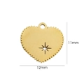 Détail d'un pendentif coeur doré de 12mm x 11mm avec bords festonnés et étoile ajourée - Coeur Vintage Étoile Creuse (12x11mm)