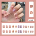 Kurze eckige Press-on-Nägel in Lavendel und Creme mit Polka-Dots und A945 Farbverlauf - A945 Stil (Kleber-Typ)