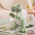 Dinosauro peluche T-Rex verde in piedi in un accogliente soggiorno con dettagli morbidi - 25-28cm / Verde