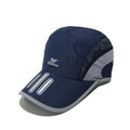 Dettaglio del cappello blu navy con inserti in mesh grigio e strisce riflettenti argento - M (56-58cm) / Blu Notte
