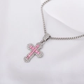 Elegante collana a croce in argento con pietre rosa quadrate e strass luccicanti - Ciondolo a croce / Rosa