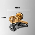 Goldener Schlüssel-Ohrring aus Edelstahl mit Gravurdetails und sicherem Verschluss - Gold Schlüssel Stil (S302)