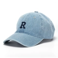 Détail d'une casquette de baseball en jean bleu avec broderie R bleu marine et sergé - Taille Unique(Réglable) / Denim Lavé Bleu Clair (Lettre R) / Bleu clair