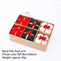 Set di 6 ornamenti natalizi fatti a mano in feltro a forma di scatole regalo colorate - Set da 6 / Stile Confezione Regalo a Tre Colori