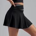 Mini-jupe de sport noire à taille haute avec détails de patchwork gris foncé à la taille - S / Noir Étoilé