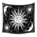 Detailansicht eines böhmischen Wandteppichs mit Sonnen-, Mond- und Sternkreiszeichenmuster - 73X95CM / Gebürsteter Stoff / Mystisches Sonne-Mond-Gesicht