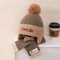 Conjunto de gorro y bufanda de punto caqui para niños con pompón y bordado de Hello - Talla universal para niños / Verde claro