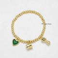 Pulsera de cuentas doradas de 4mm con corazón de esmalte verde y dijes de cafetera - Verde