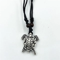 Collana tartaruga marina antica con pendente bianco e cordino intrecciato nero - K-2/Tartaruga Bianco Latte Linea Nera