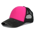 Atmungsaktive Trucker-Kappe mit rosaroter Front und dunkler grauer Krempe im Used-Look - Rosarot