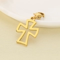 Detailansicht eines goldenen Hohlkreuzanhängers mit Hochglanz auf strukturiertem Leder - 20x15mm Gold Minimalistisches Hohlkreuz (KLJ6973-Z)