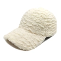 Detailansicht der weißen Teddy-Fleece-Struktur der Winter-Baseballkappe aus Plüsch - M (56-58cm) / Beige