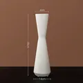 Moderne weiße Keramikvase mit horizontaler Textur, 28cm Höhe für minimalistische Dekoration - Matte Gerippte Vase HP-1510