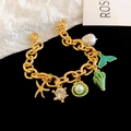 Gouden oceaan bedelarmband met zeester, emaille schelp en parelhangers aan de ketting - Nr. 5 Groene Hanger / Goud