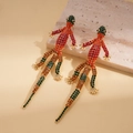 Dettaglio di orecchini a forma di geco con strass colorati su base in pietra naturale - Perno per orecchini in argento - Rosso