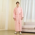Langer rosafarbener Flanell-Bademantel für Damen und Herren mit weißer Paspelierung - 3XL / Kirschblütenrosa (Herren)