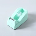Macro-detail van mintgroene tapehouder met metalen mesje en transparante plastic rolhouder - Groen