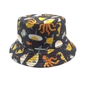 Detailansicht eines Kinder-Sonnenhuts mit Cartoon-Meerestieren auf marineblauem Stoff - 52cm-54cm / Schwarz