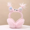Dettaglio di paraorecchie in peluche rosa con occhi di mostro e stelle colorate - Diametro 13CM / Rosa Chiaro