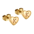 Boucles d'oreilles cœur dorées polies avec lettre K majuscule gravée et fermoir papillon - Lettre K