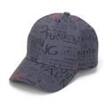 Detail van donkergrijze honkbalpet met graffiti-print belettering en katoenen keper - donkergrijs