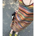 Franse gebreide maxi-jurk met kleurrijke strepen en een slanke, nauwsluitende pasvorm - S / Regenboog Gestreept