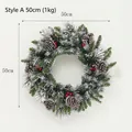 Stil A Weihnachts-PE-Kranz mit Kunstschnee, Tannenzapfen und roten Beeren, 50cm Durchmesser - Stil A 50cm
