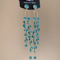 Détails des boucles d'oreilles à pampilles avec cristaux bleu ciel et perles vertes - Base Or Bleu Saphir Pompon
