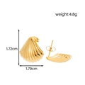Boucles d'oreilles coquillage dorées en acier inoxydable avec détails de mesure - Coquillage à Texture Rayonnante (ER-1587)
