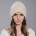Berretto in maglia color crema da donna in lana d'angora soffice per il calore invernale - Beige