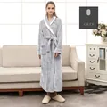 Accappatoio spesso in flanella grigia per coppie con bordo bianco e cintura in vita - M / Grigio Argento-Femminile