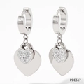 Boucles d'oreilles cœur argentées avec pavé de cristaux étincelants sur acier poli - Boucles d'oreilles argentées