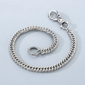 Detail of silver Cuban link pant chain featuring a skull head spring clasp and textured ring - Curb Link Chain (Skull Clasp) / 40cm (16 inch)