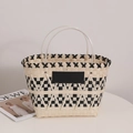 Bolso de mano tejido retro con patrón negro geométrico y asas redondas transparentes - Blanco