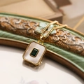 Collar bañado en oro de 18K con colgante rectangular de nácar y circón verde esmeralda - 23673 Nácar Blanco