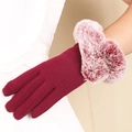 Women's warm burgundy knit gloves with pink faux fur trim and touchscreen function - Fleece Chevron - Red