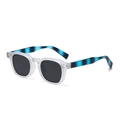 Occhiali da sole rotondi bianco opaco traslucido con stanghette a strisce blu e lenti scure - Bianco Trasparente / Riga Blu / Lenti Grigie