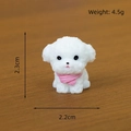 Mini statuetta cucciolo bianco con bavaglio rosa, decoro micro paesaggio in resina da 2,3 cm - Teddy Bianco