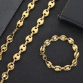 Detalle de collar y pulsera de eslabones de grano de café dorados de 8mm sobre piedra - Collar / 8mm / 22 Pulgadas (55.88cm) / Dorado